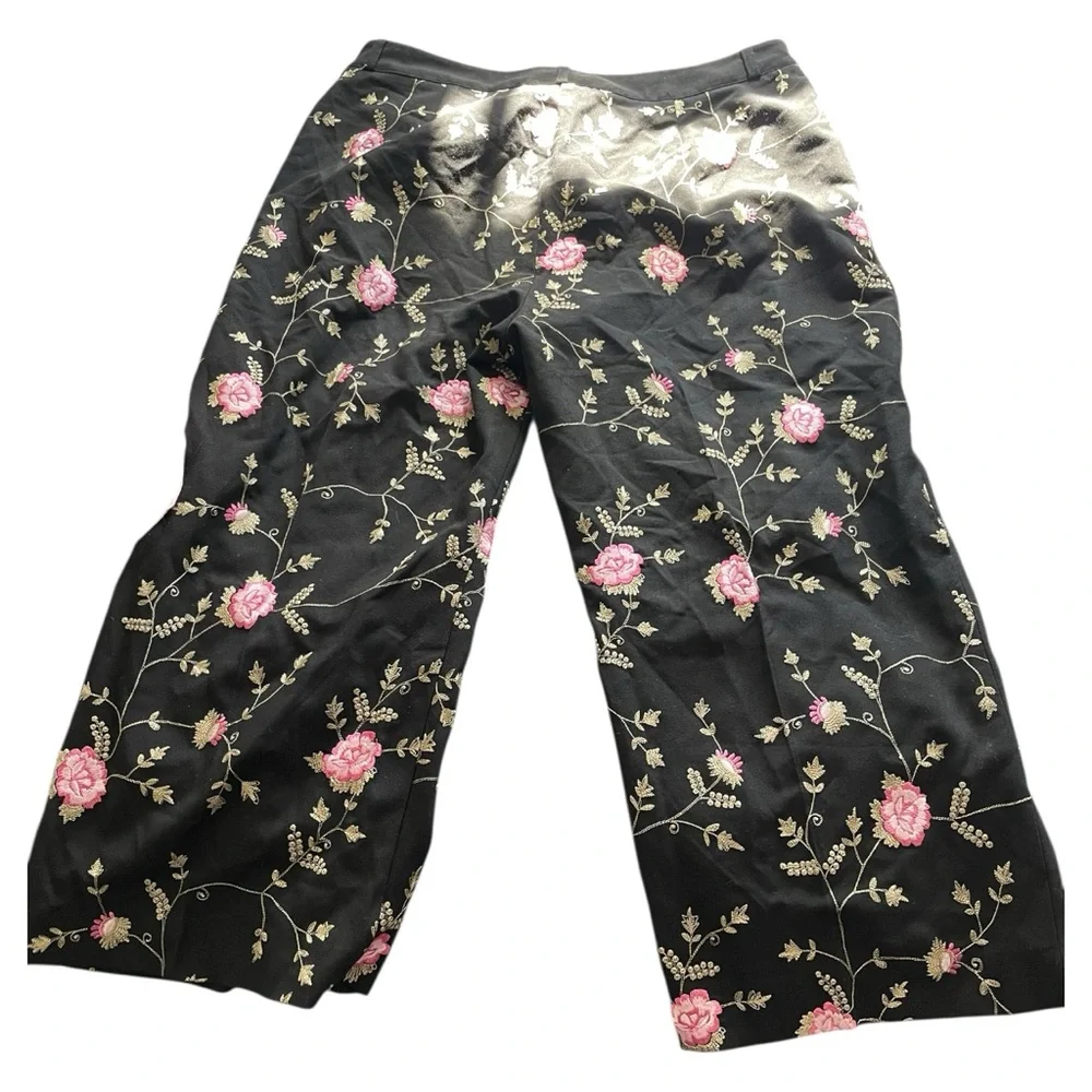 EUC Karen Kane Lifestyle Petites black/pink floral embroidered cropped pants 14P